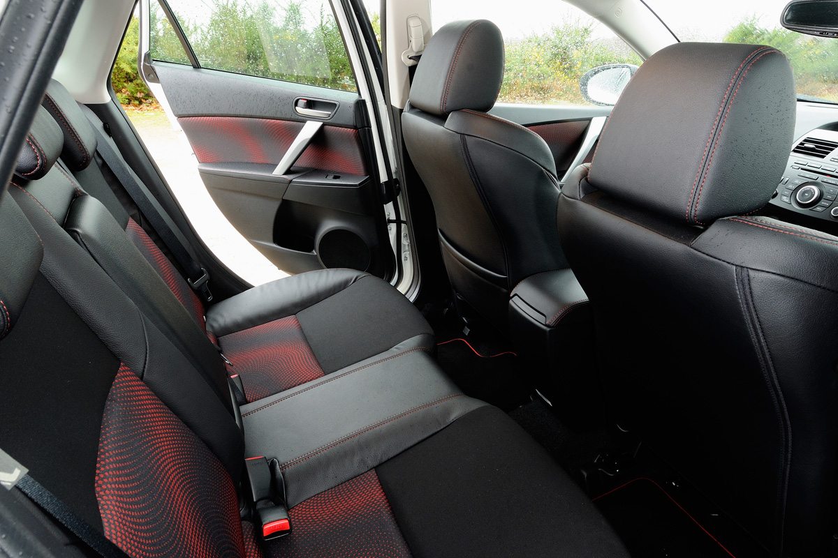 Mazda 6 saloon rear seats