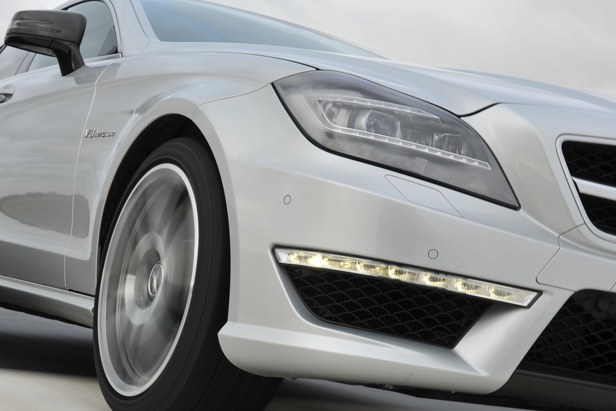 Mercedes CLS 63 AMG Shooting Brake headlight detail