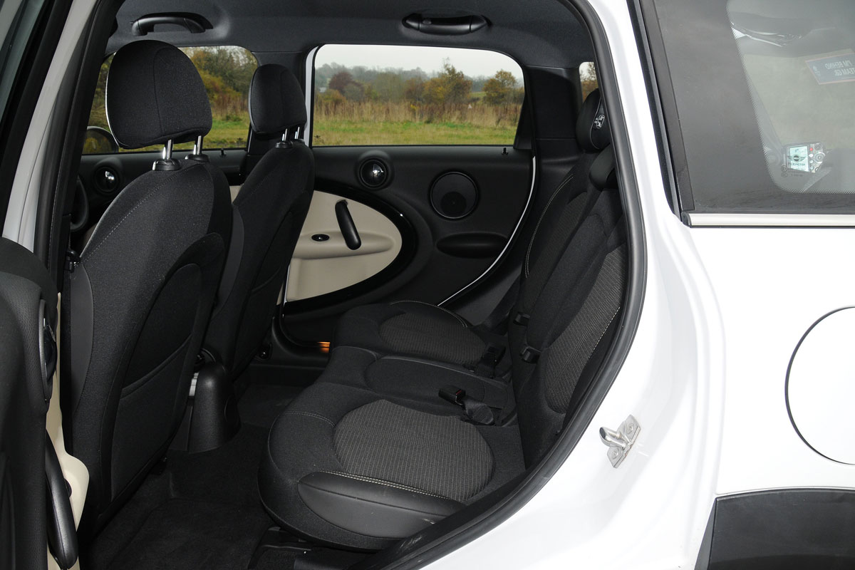 MINI Countryman rear seats