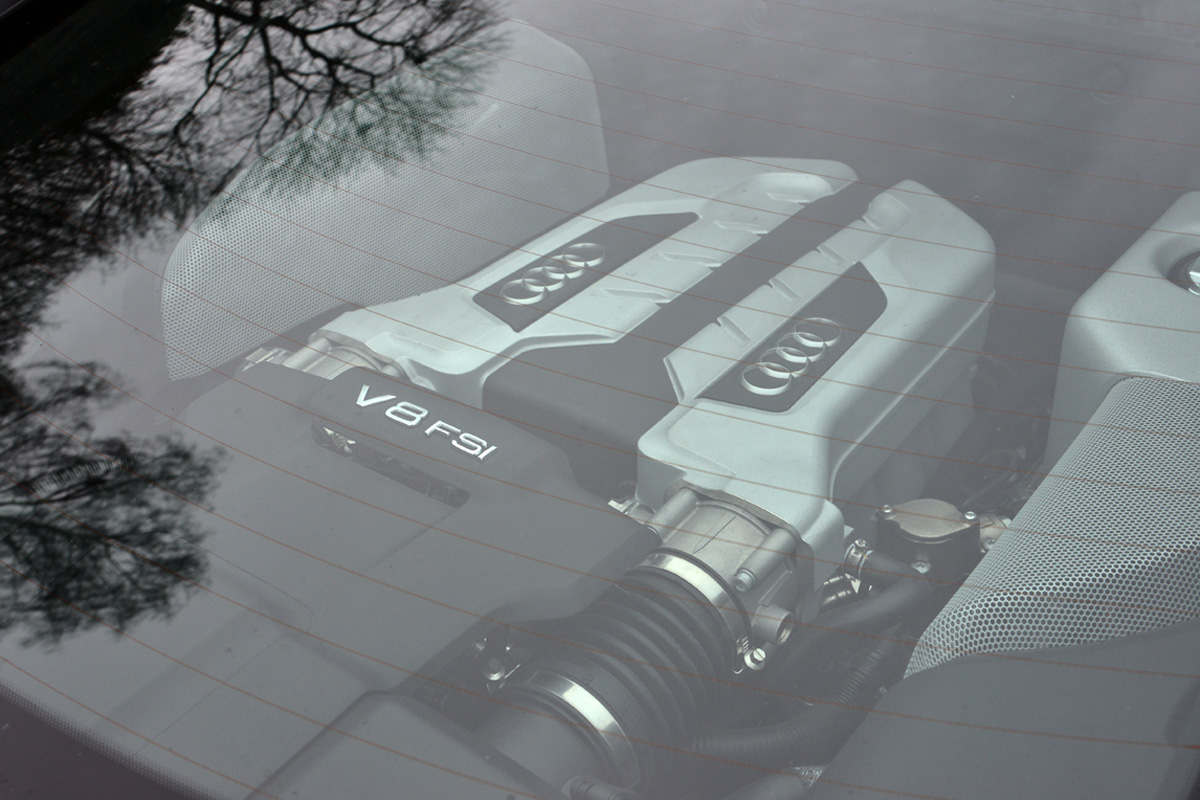 Audi R8 V8 Coupe engine detail