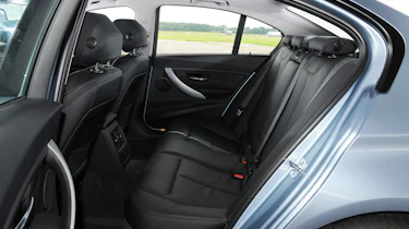Toyota Prius+ rear setas