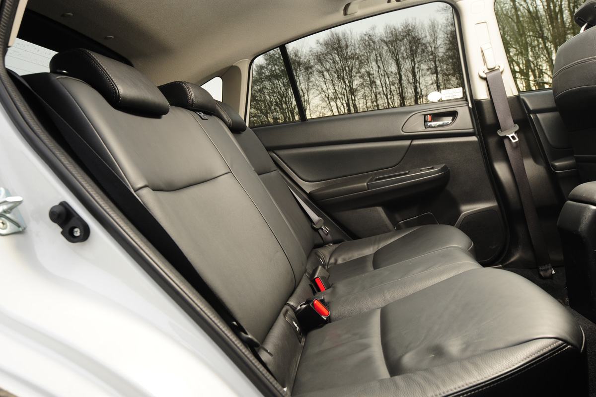 Subaru XV rear screen