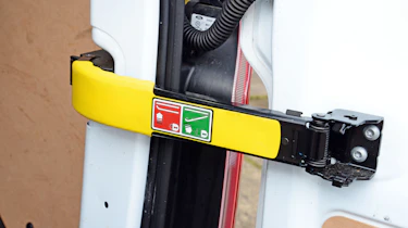 Ford Transit Custom Double-Cab - hinges