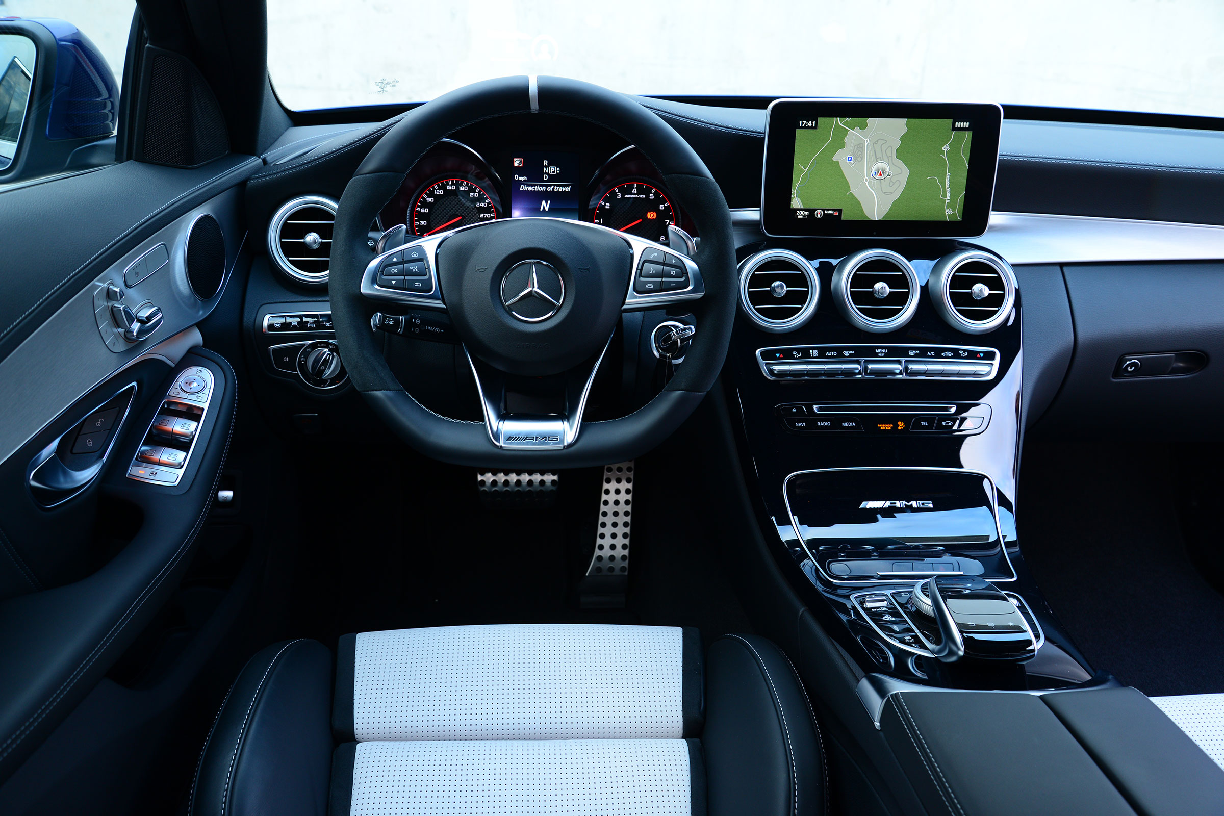Mercedes-AMG C63 S - interior