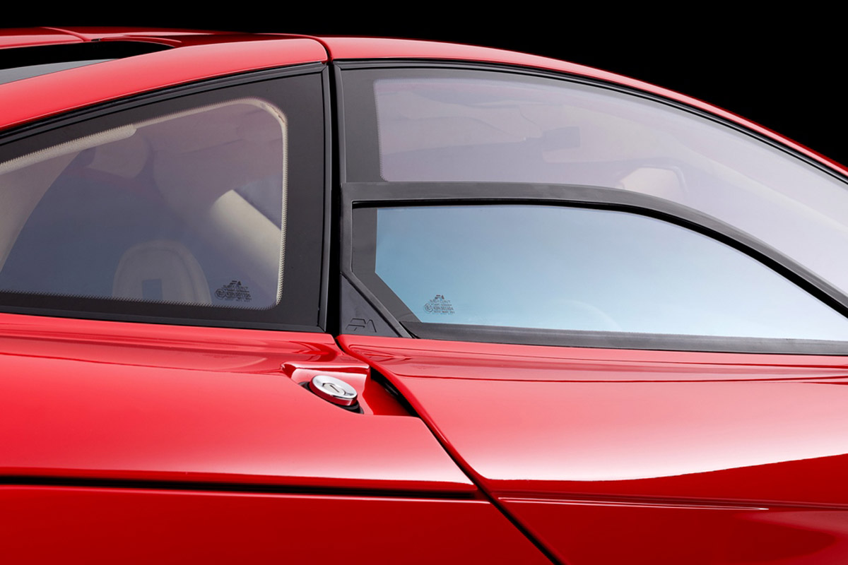 McLaren F1 side window
