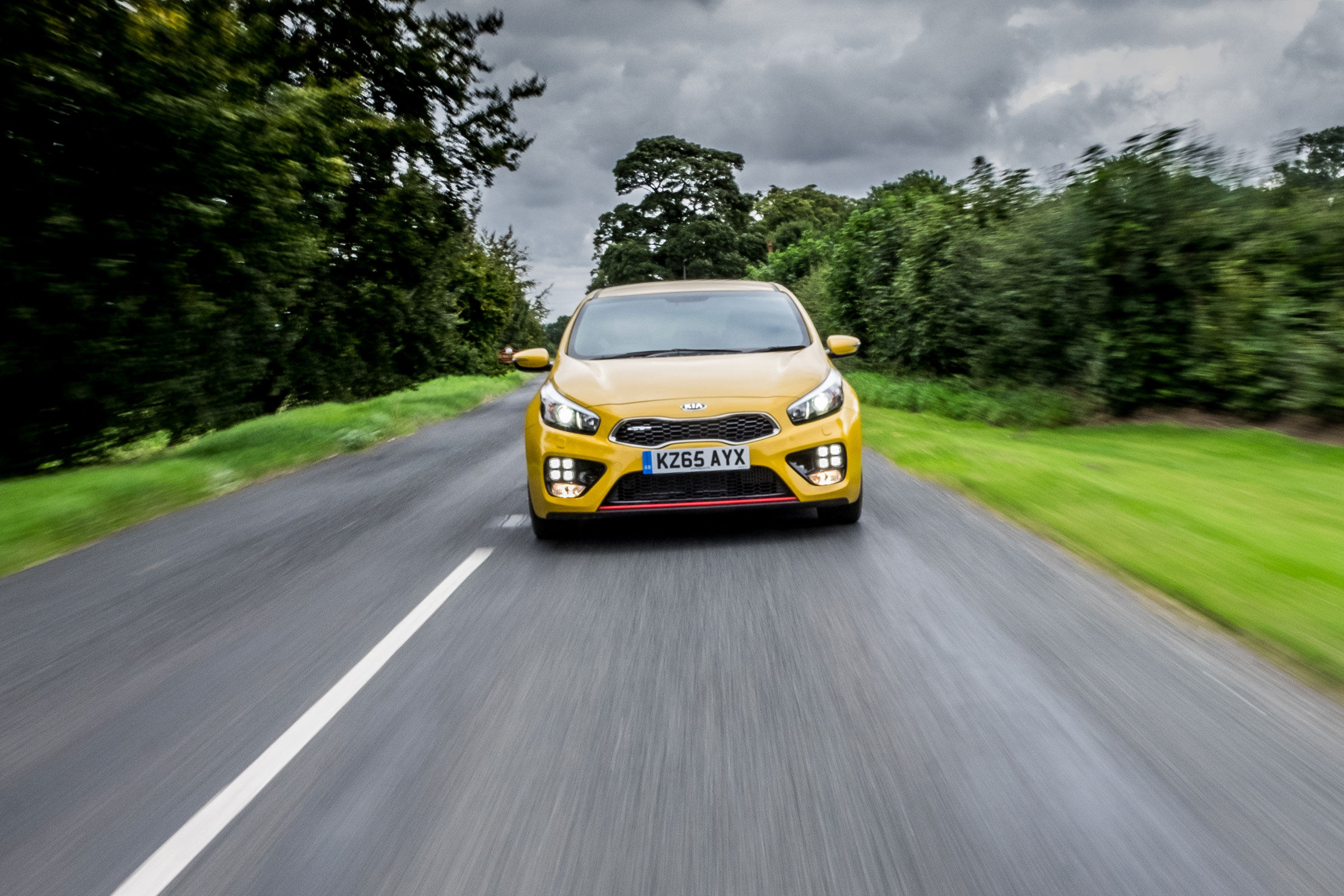 Kia Pro_cee'd GT 2015 - head on