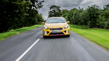 Kia Pro_cee'd GT 2015 - head on