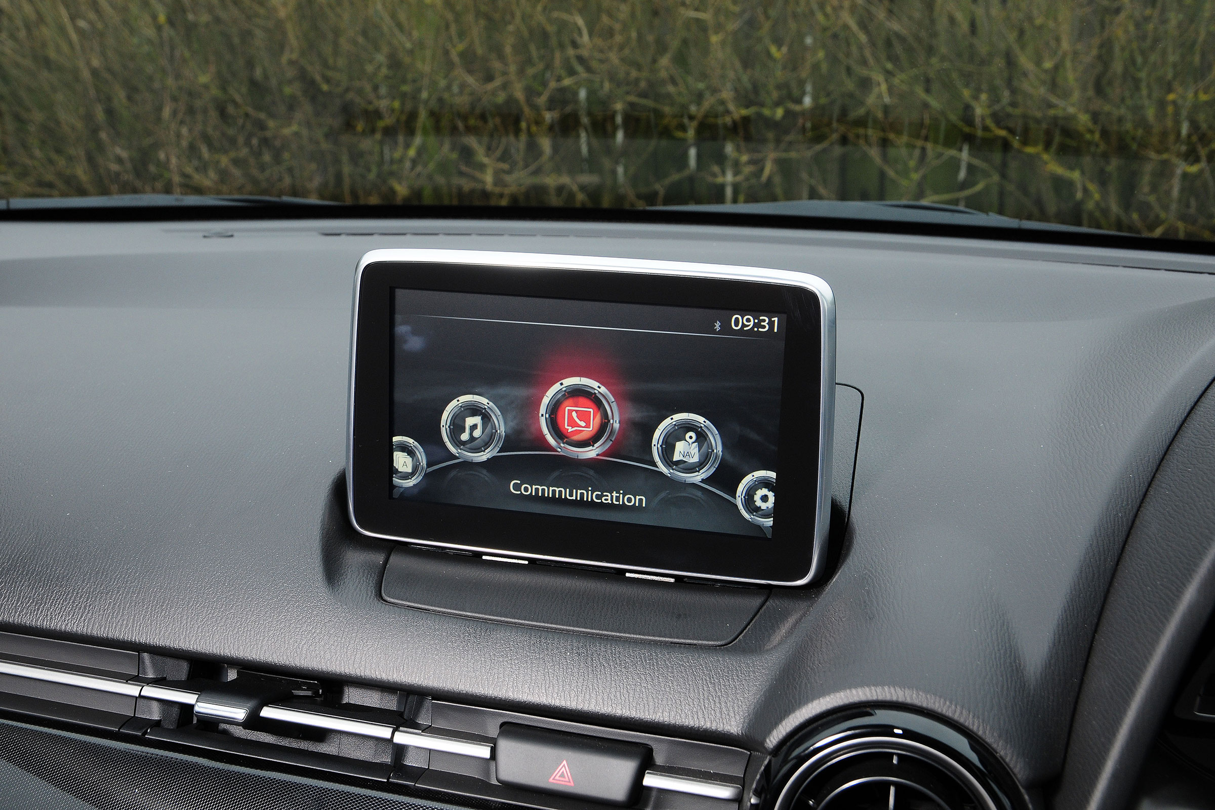 Mazda 2 - screen
