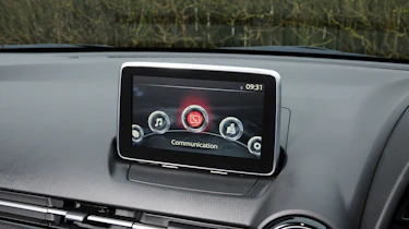 Mazda 2 - screen