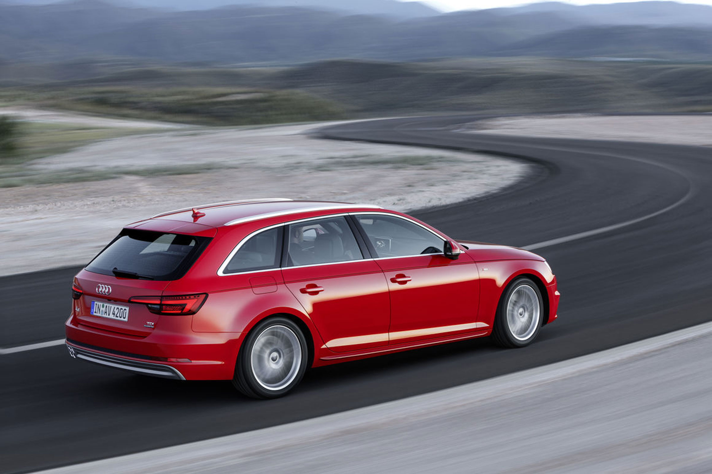 Audi A4 Avant - rear driving