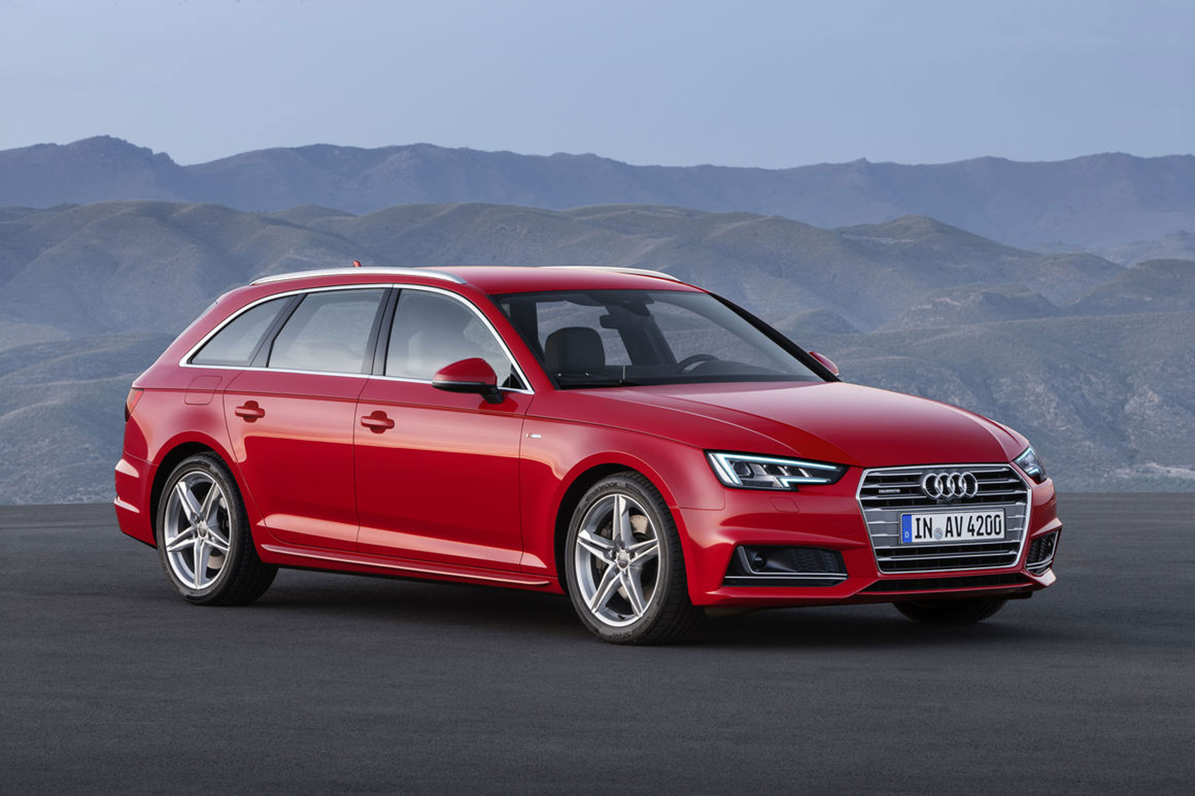 Audi A4 Avant - front static