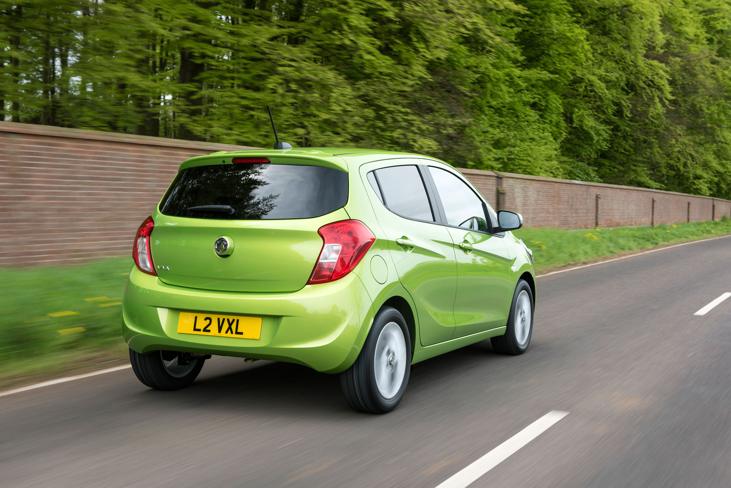 Vauxhall Viva 2015 - rear tracking