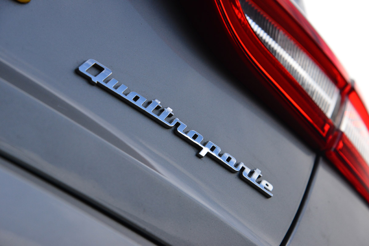 Maserati Quattroporte 2014 badge