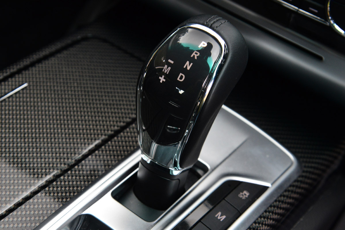 Maserati Quattroporte 2014 gearstick