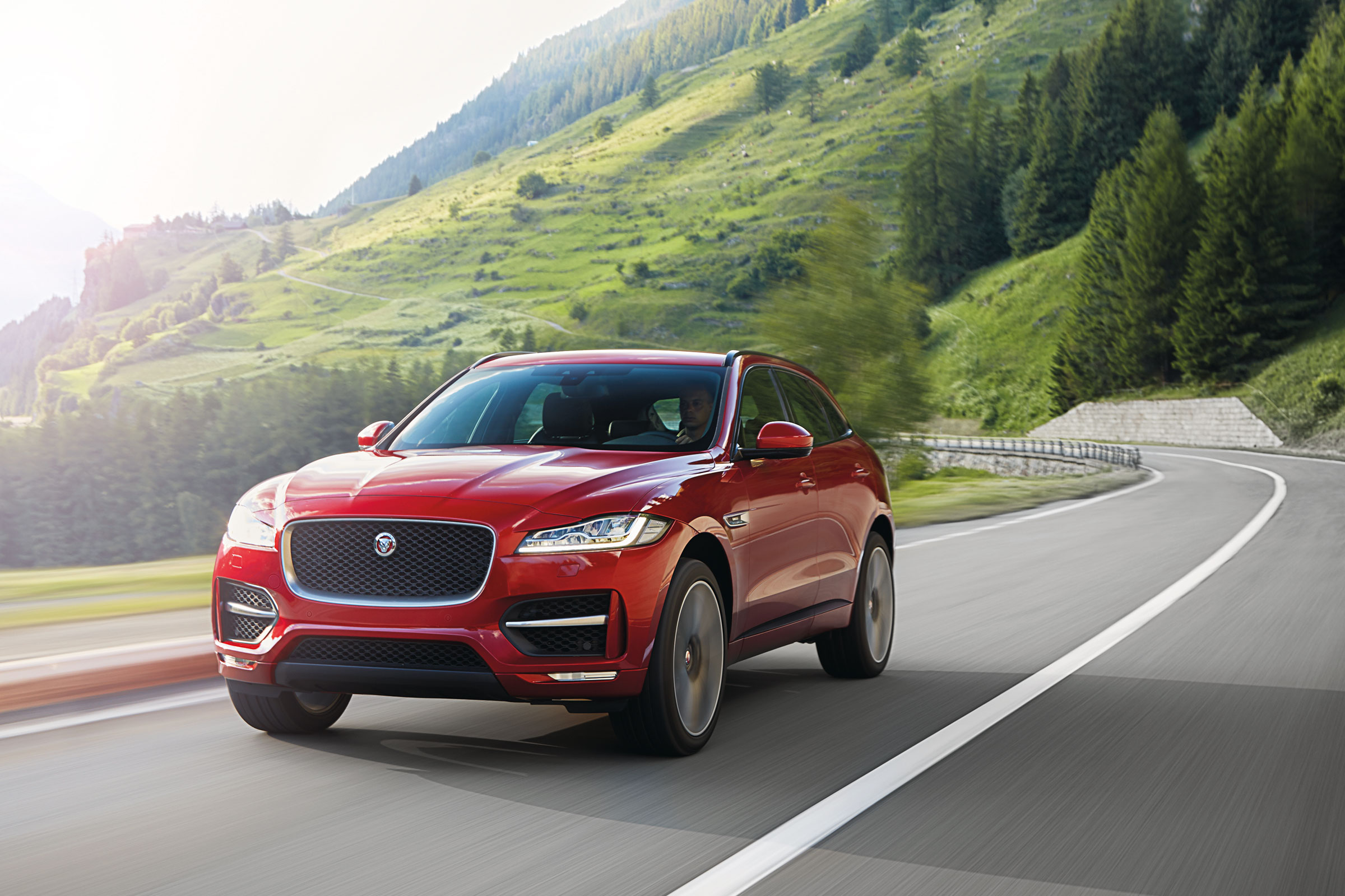 Jaguar F-Pace red - front tracking
