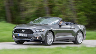 Ford Mustang Convertible - front action