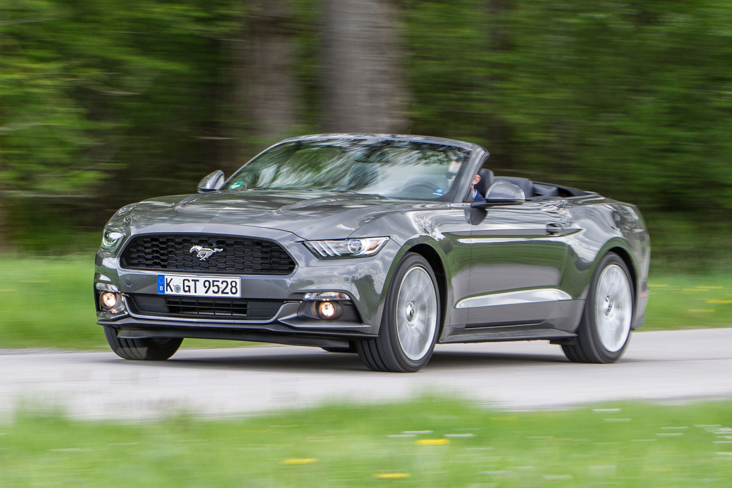 Ford Mustang Convertible - driving