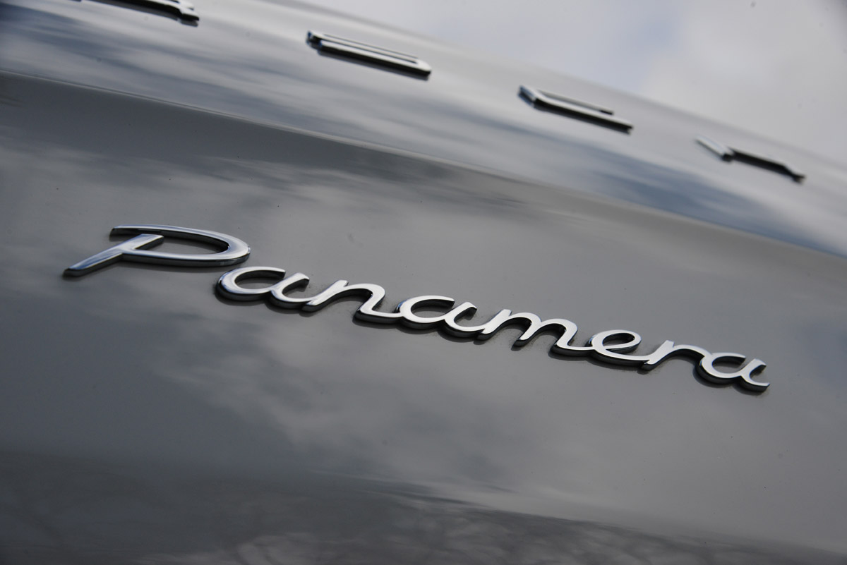 Porsche Panamera 2014 badge