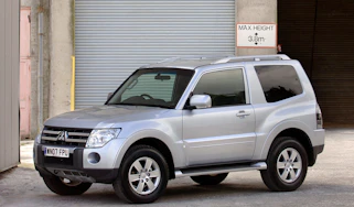 Mitsubishi 4Work SWB front right side