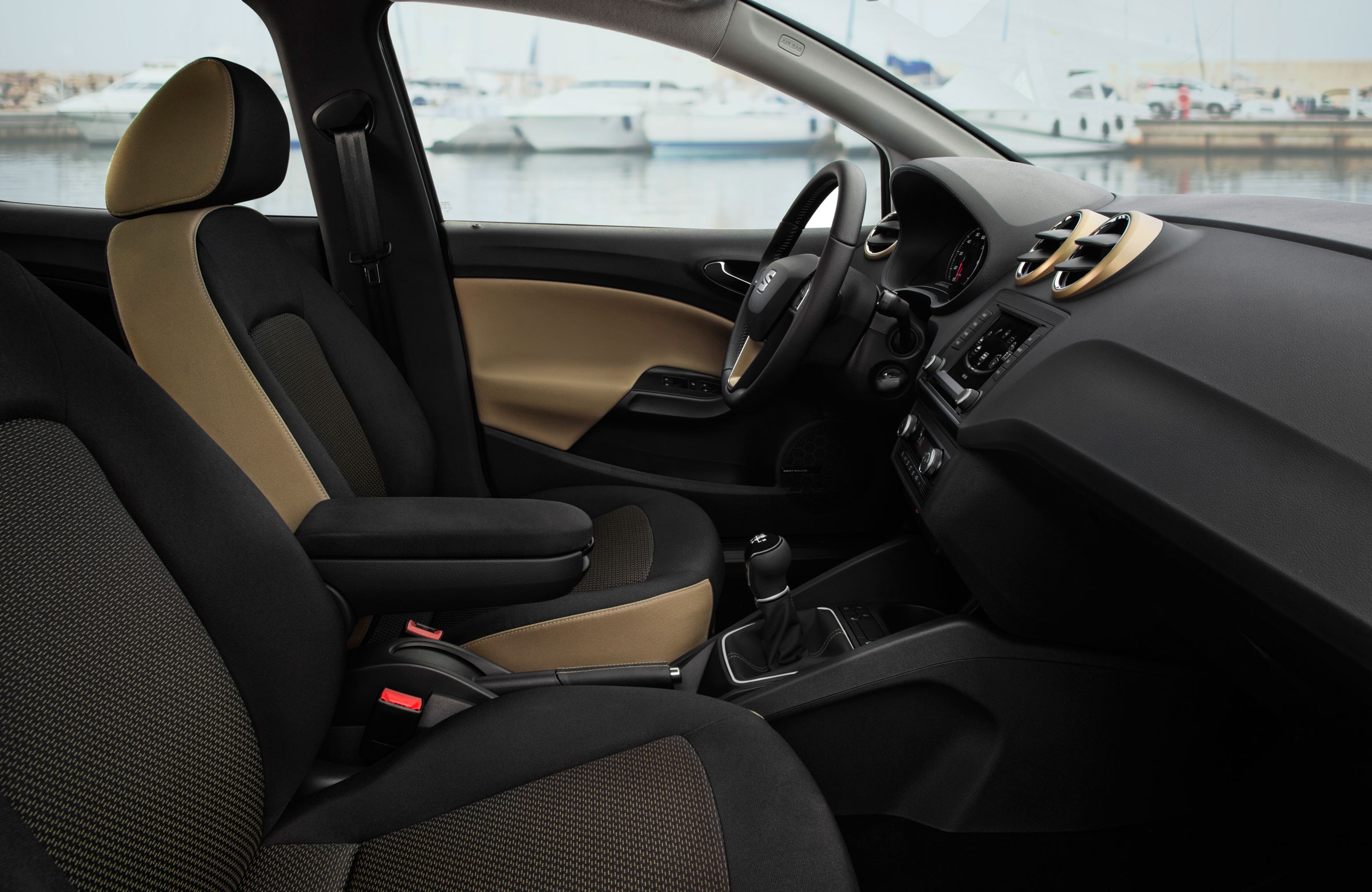 SEAT Ibiza 2015 facelift - front seats