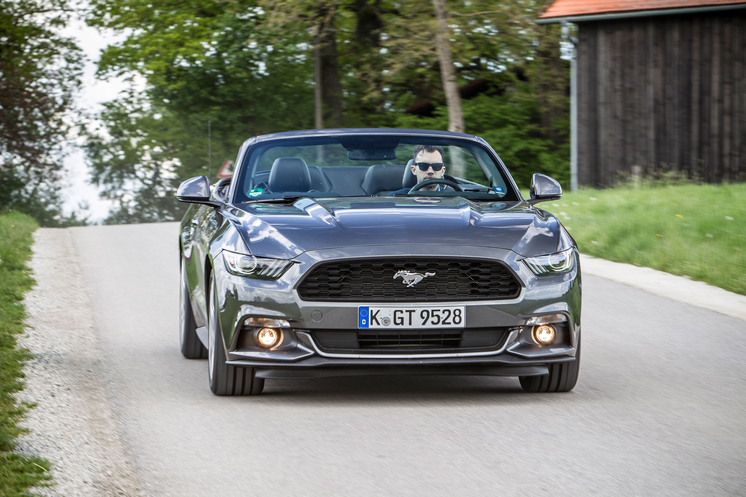 Ford Mustang Convertible - front