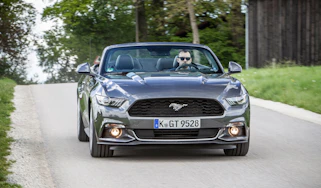 Ford Mustang Convertible - front