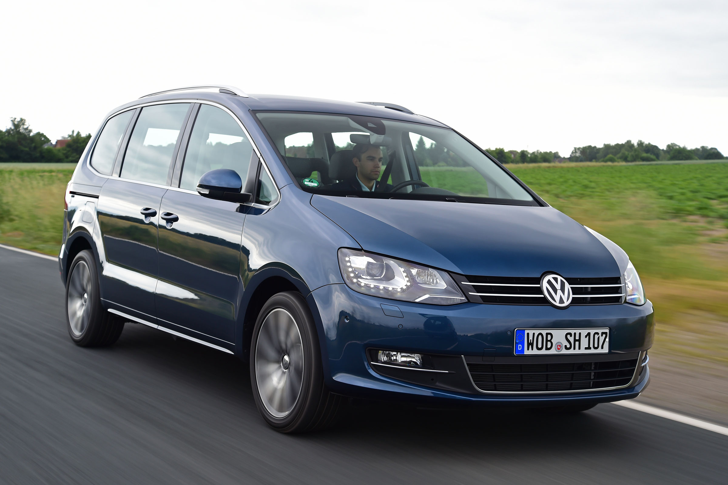 Volkwagen Sharan driving