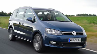 Volkwagen Sharan driving