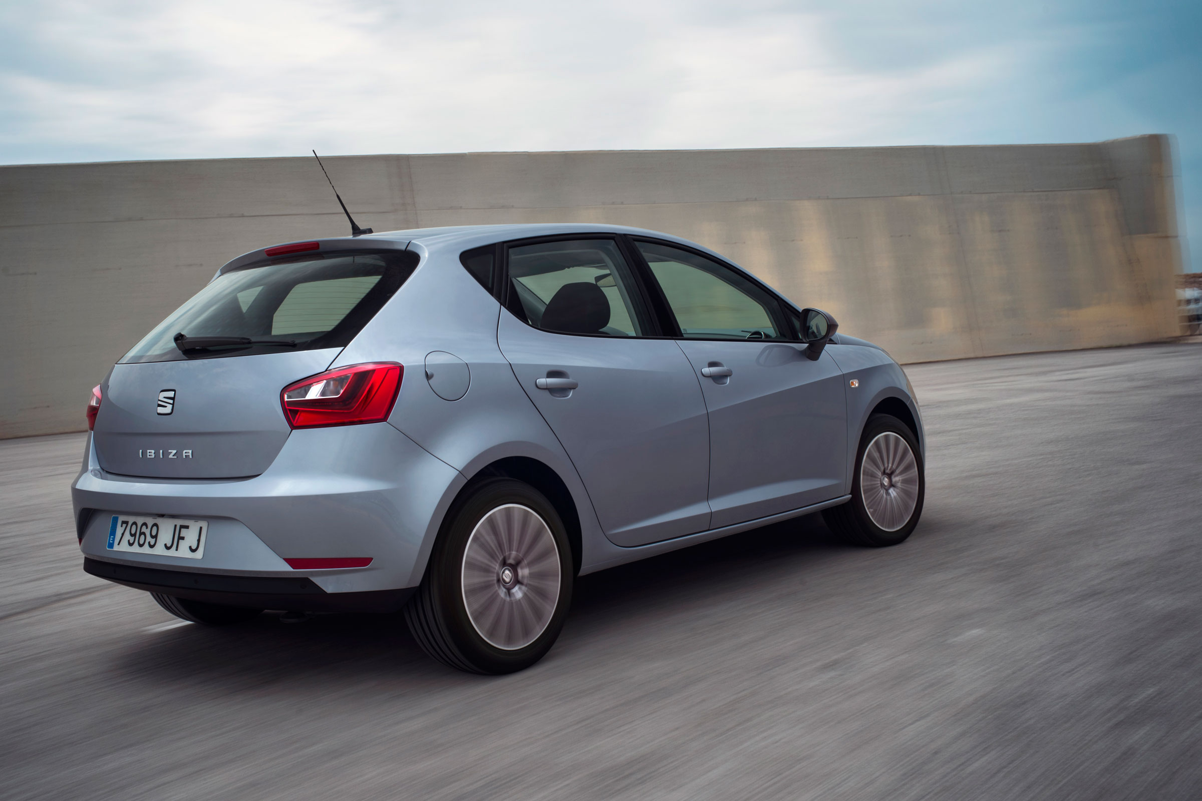 SEAT Ibiza 2015 facelift - rear tracking