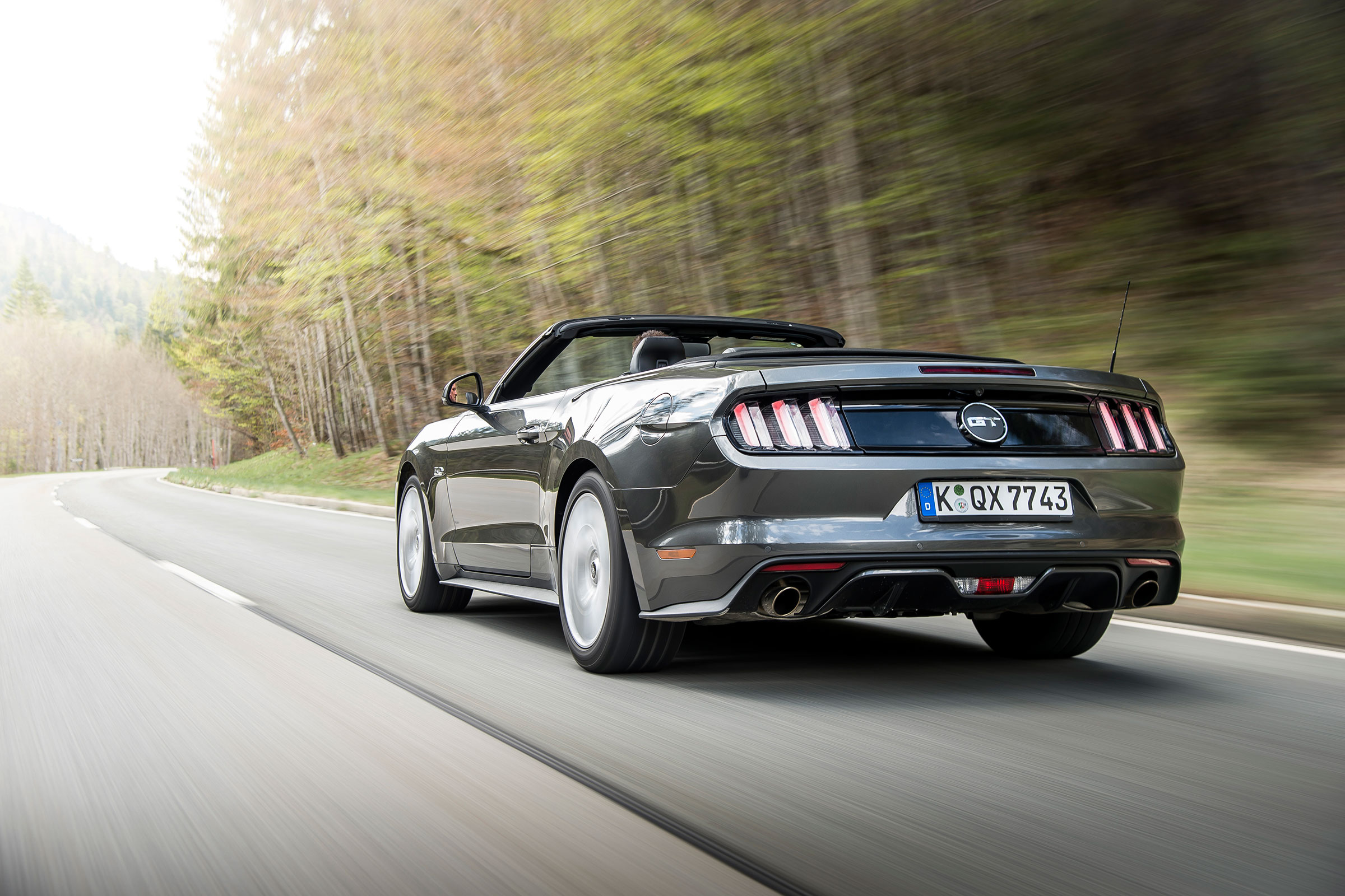 Ford Mustang Convertible - rear tracking