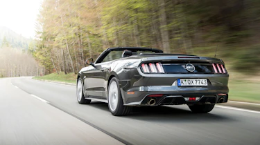 Ford Mustang Convertible - rear tracking
