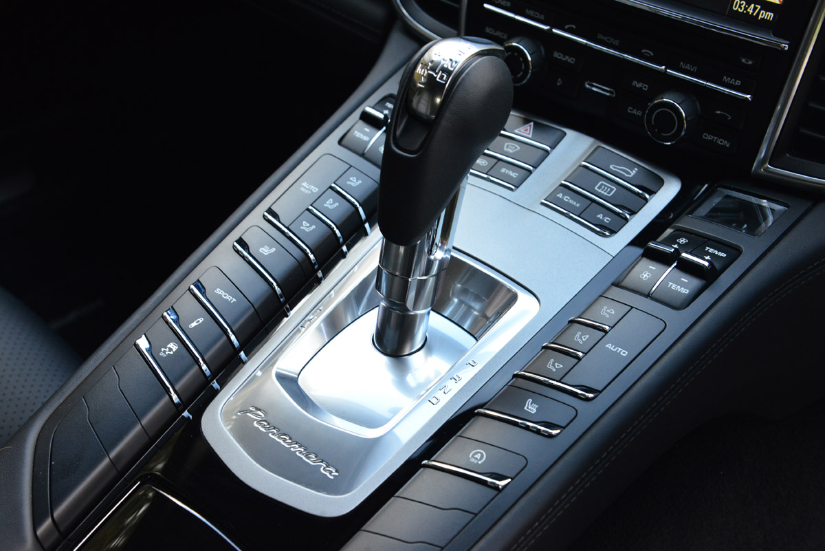 Porsche Panamera 2014 gearstick