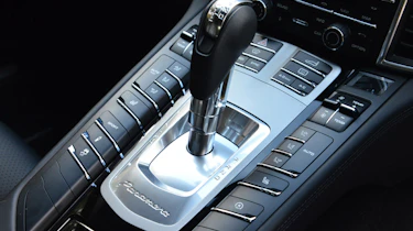 Porsche Panamera 2014 gearstick