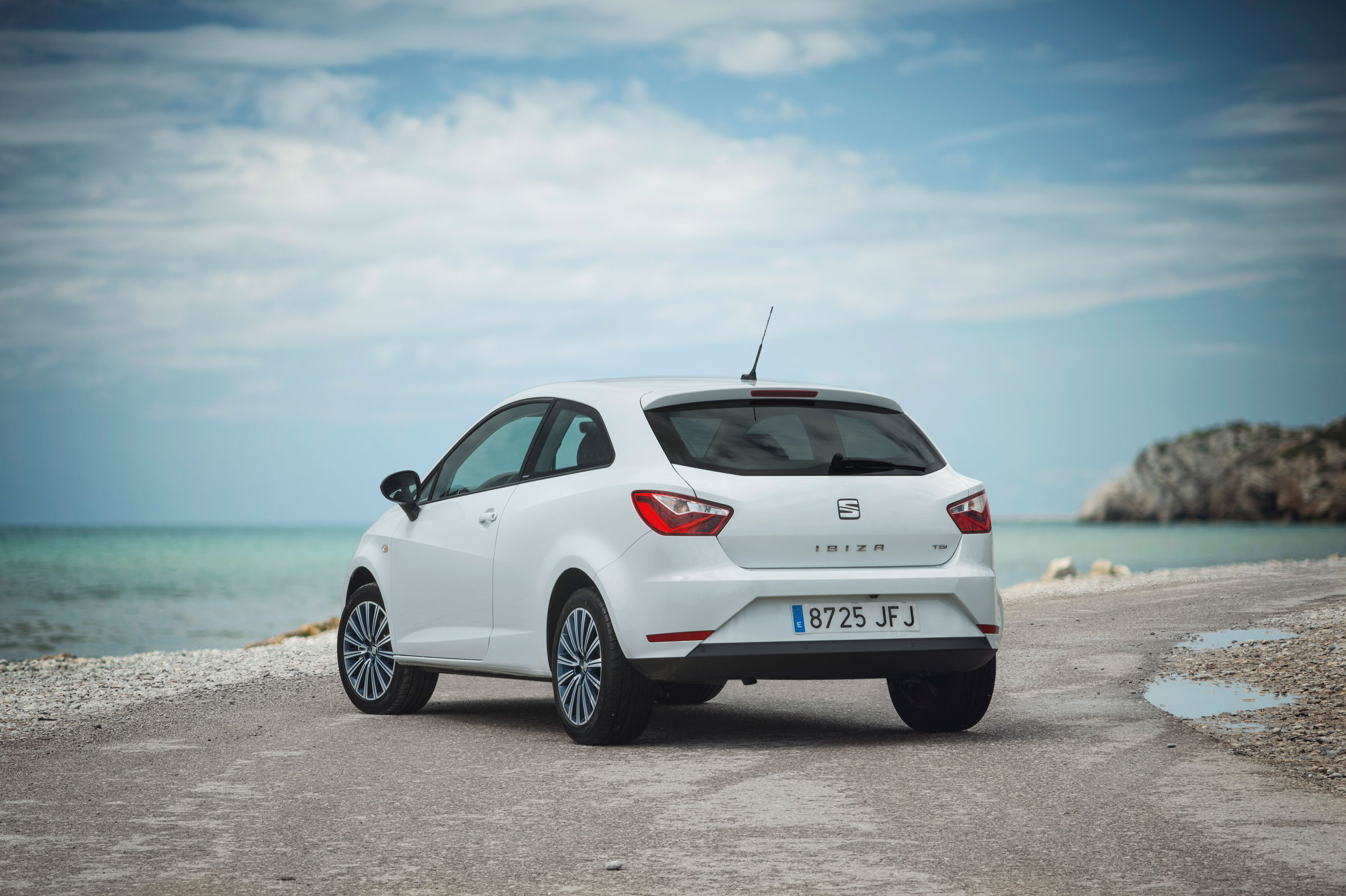 SEAT Ibiza 2015 facelift - rear 3-door