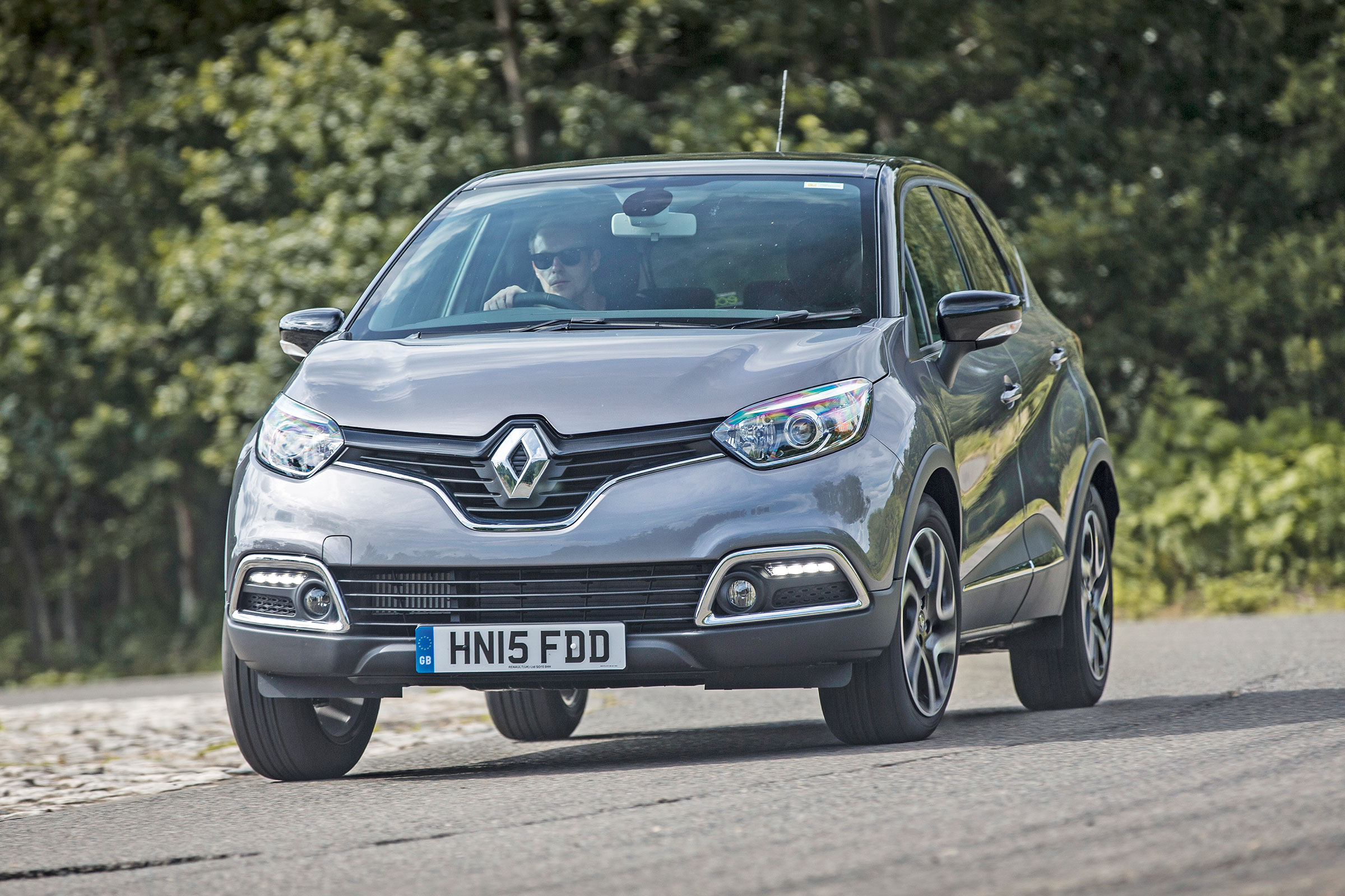 Renault Captur - front cornering