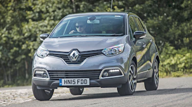 Renault Captur - front cornering