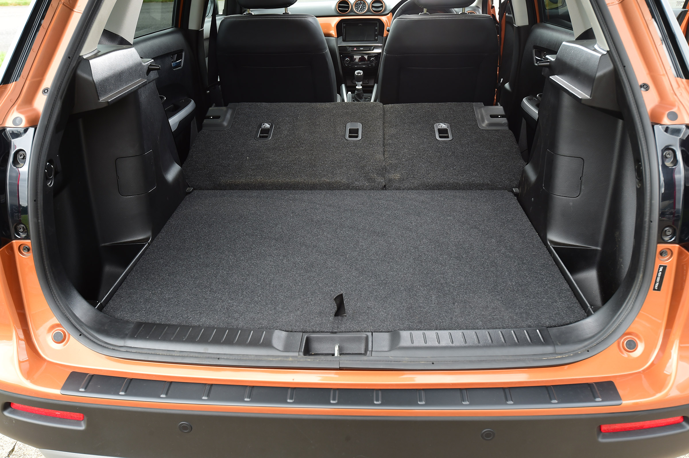Suzuki Vitara 2015 front driving
