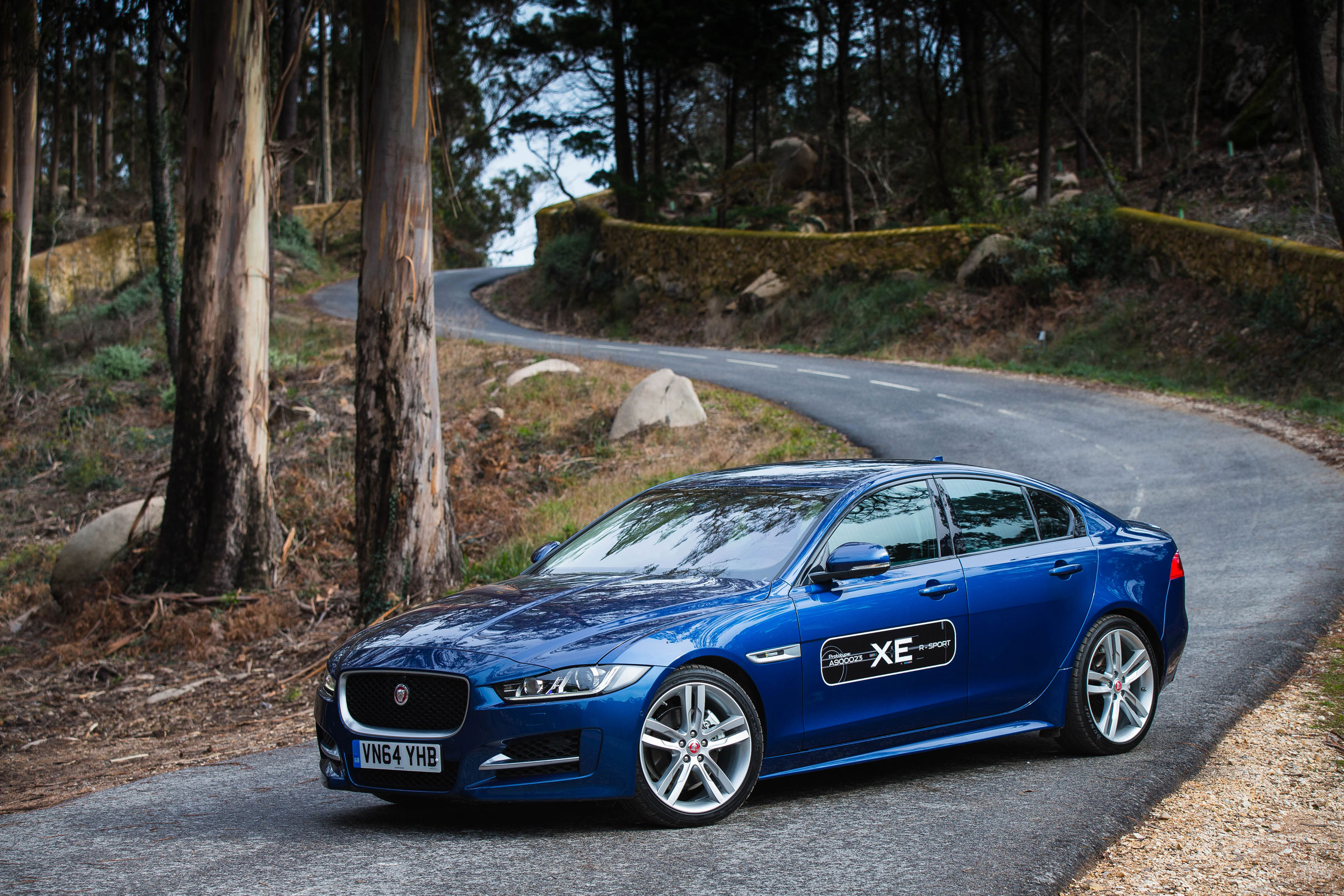 Jaguar XE 2.0D - static