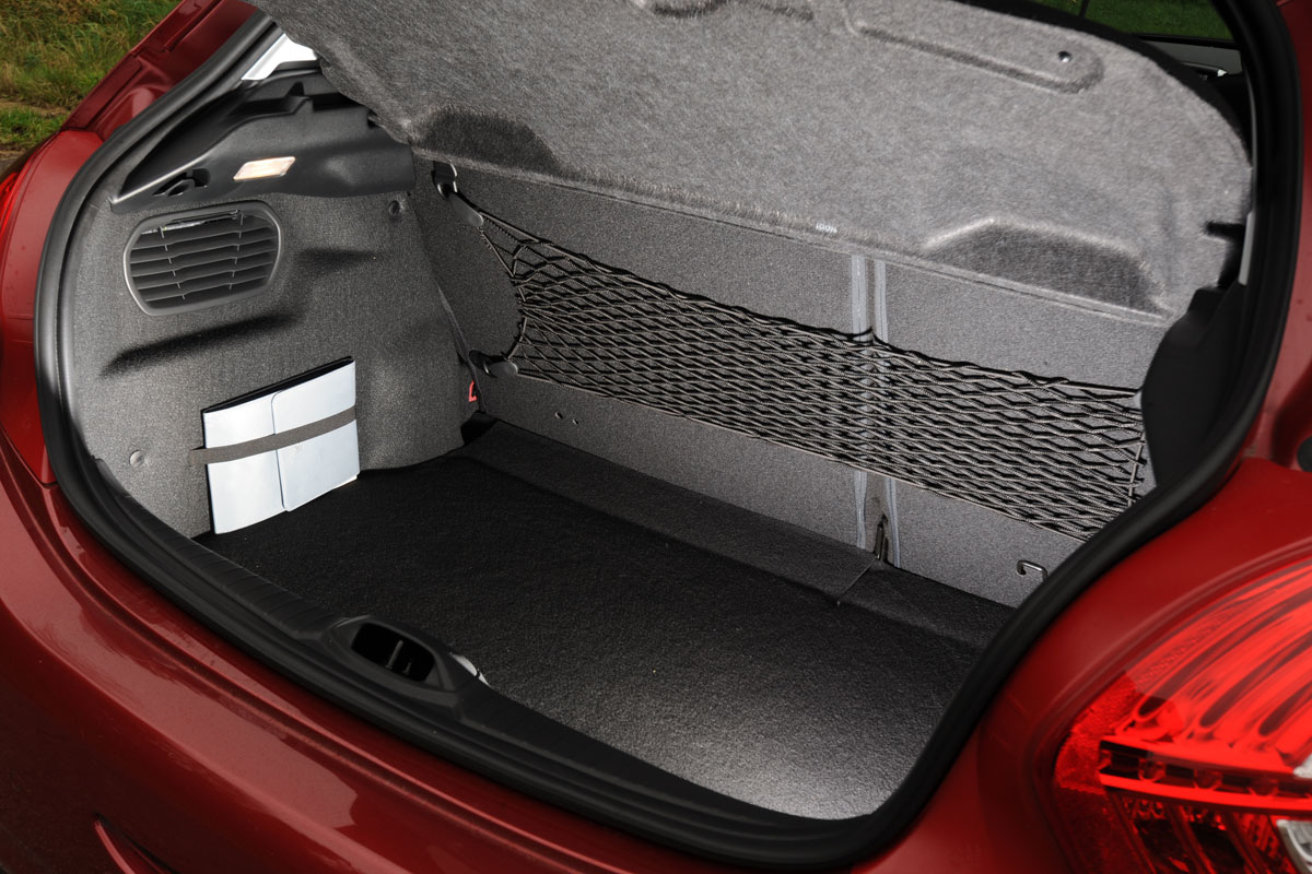 Peugeot 208 boot