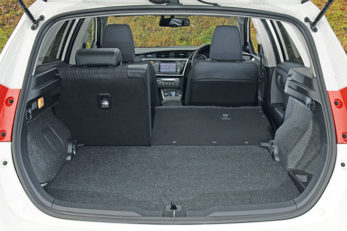 Toyota Auris Hybrid boot