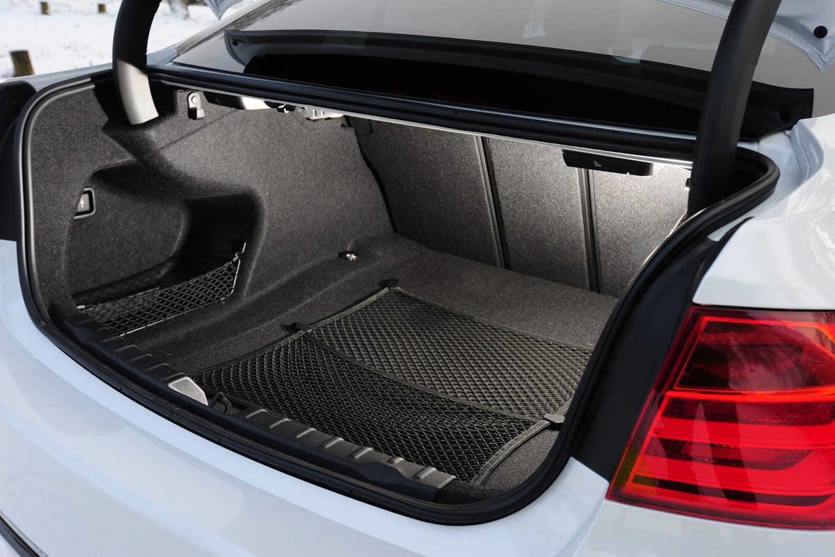 BMW 320i xDrive boot
