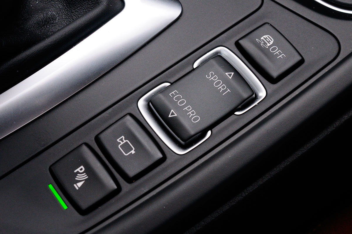 BMW 330d Touring interior detail