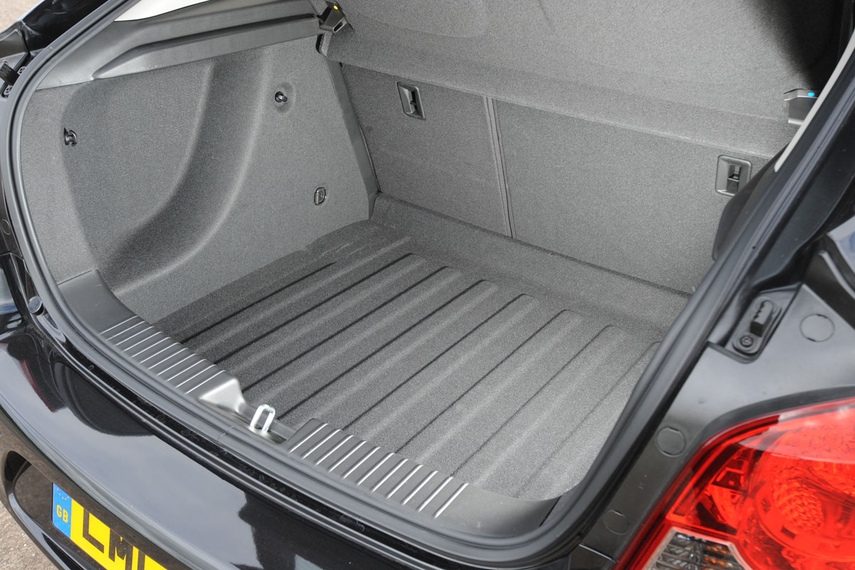 Chevrolet Cruze boot