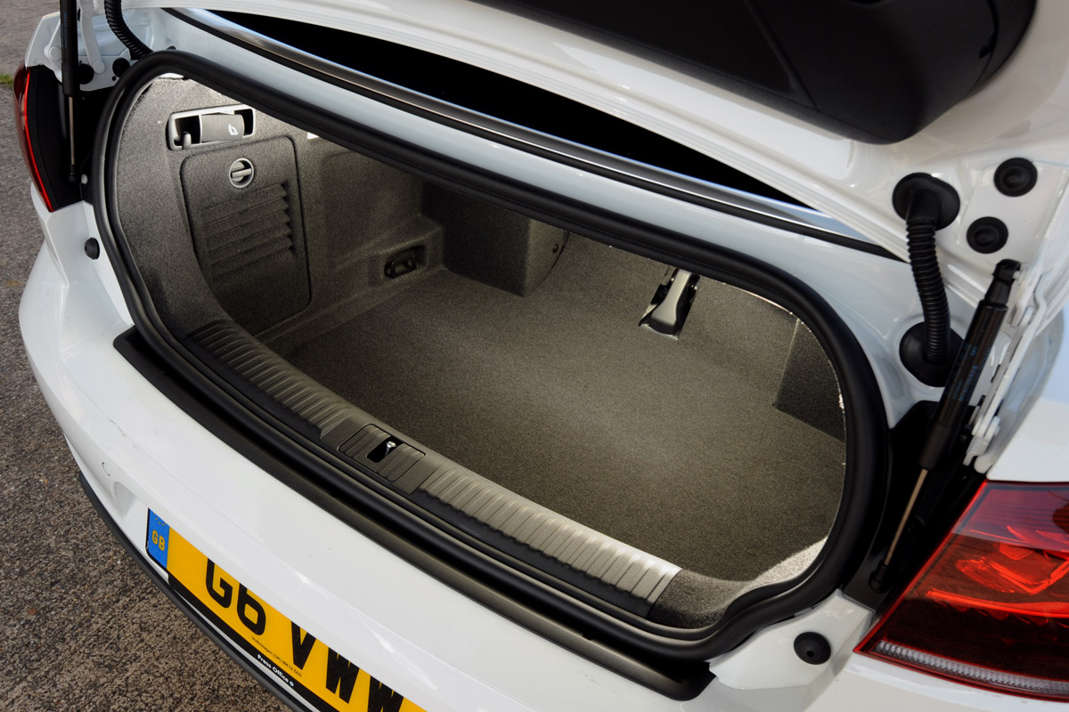 Volkswagen Golf GTI Cabriolet boot