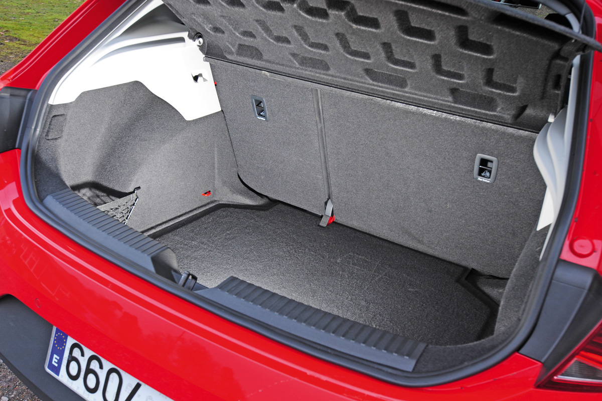 SEAT Leon boot