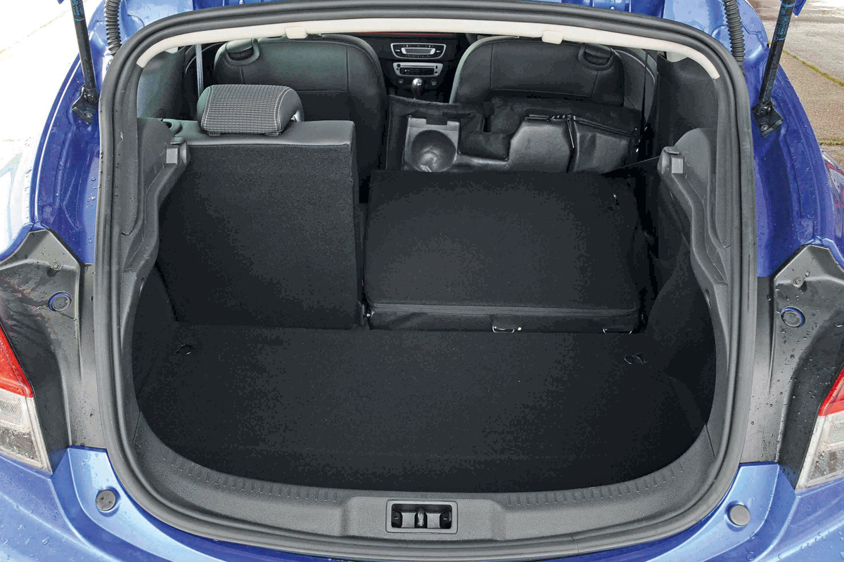 Renault Megane Coupe boot