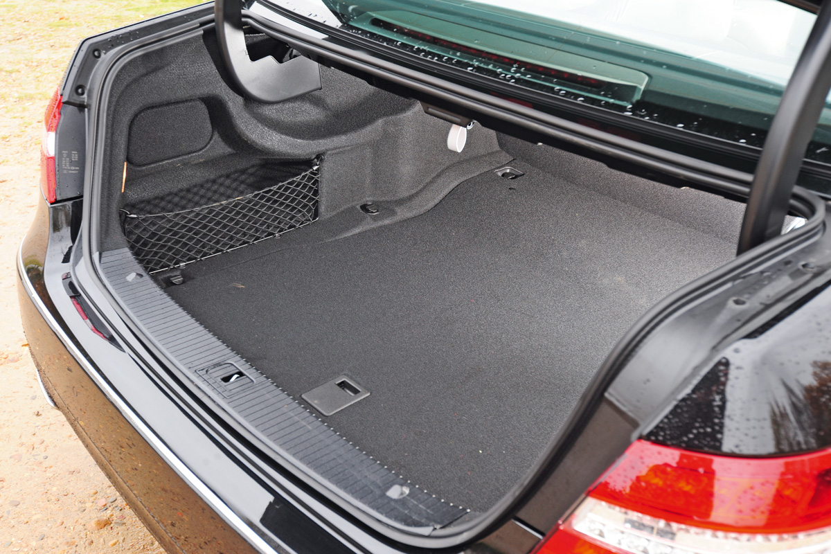 Mercedes E300 Hybrid boot