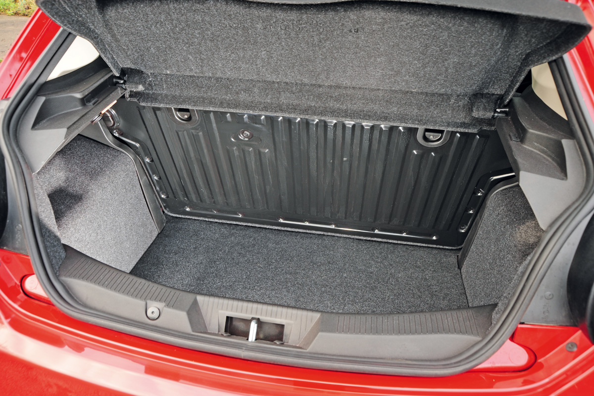 Alfa Romeo MiTo boot