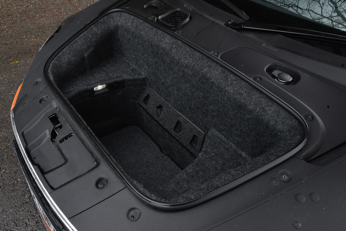 Audi R8 V8 Coupe boot