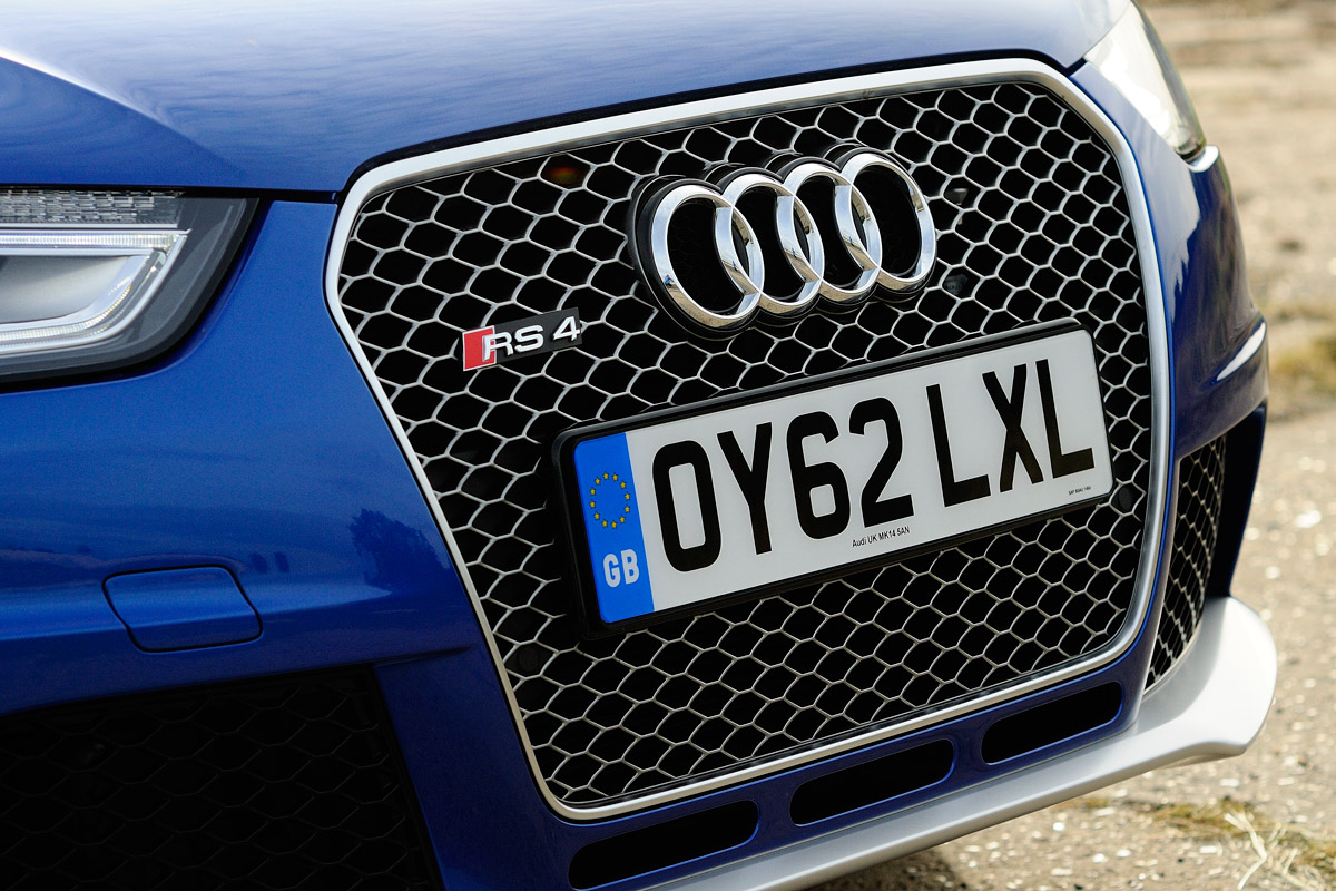 Audi RS4 grille detail